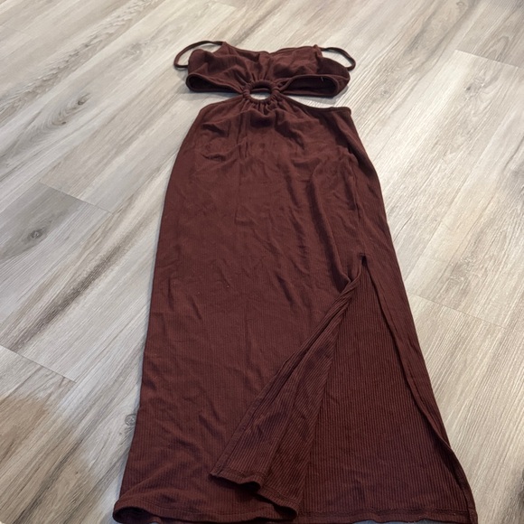 Elegant Brown Cut-Out Dress - Picture 3 of 5